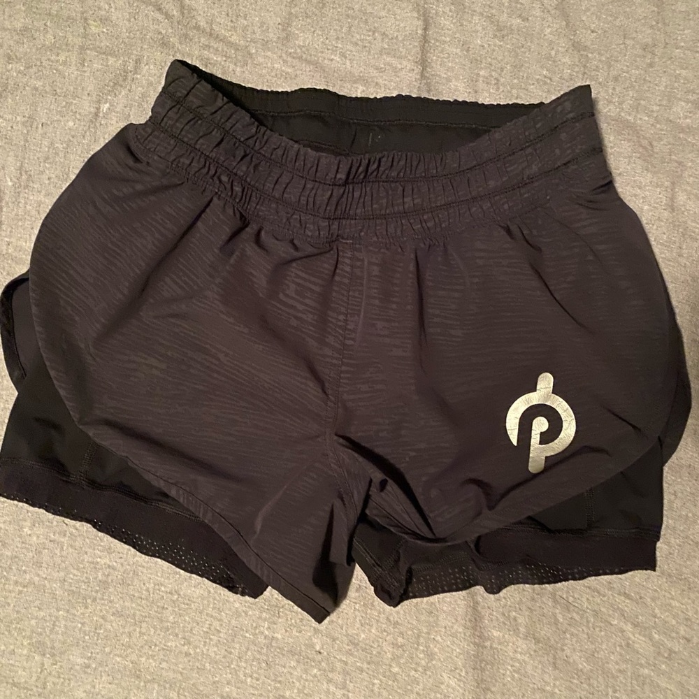 Peloton Lululemon bike/running shorts size 8 (medium)